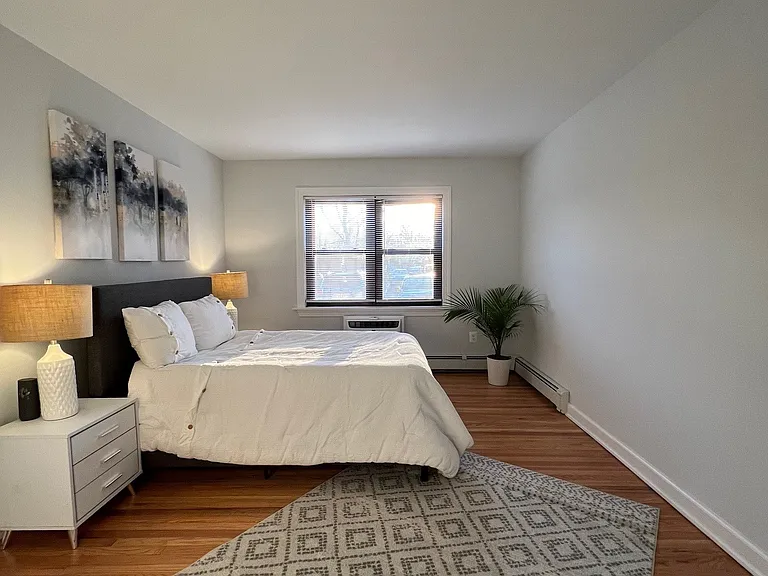 Highland Manor Apartments — Photo 6