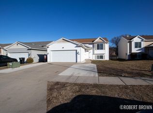 667 Silverglade Dr SE, Kentwood, MI 49548
