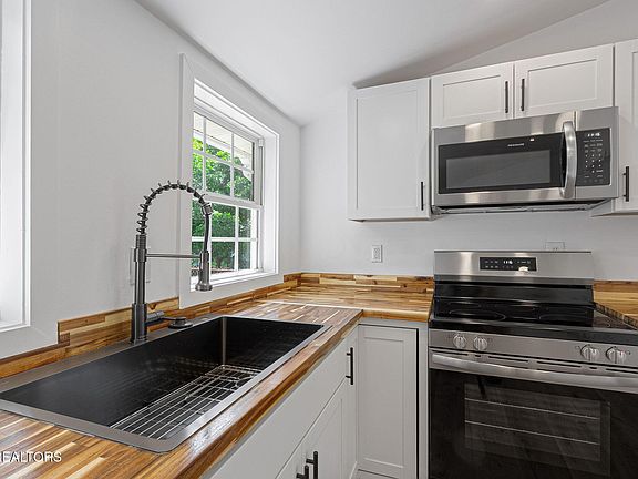 4th image of 115 Ray St