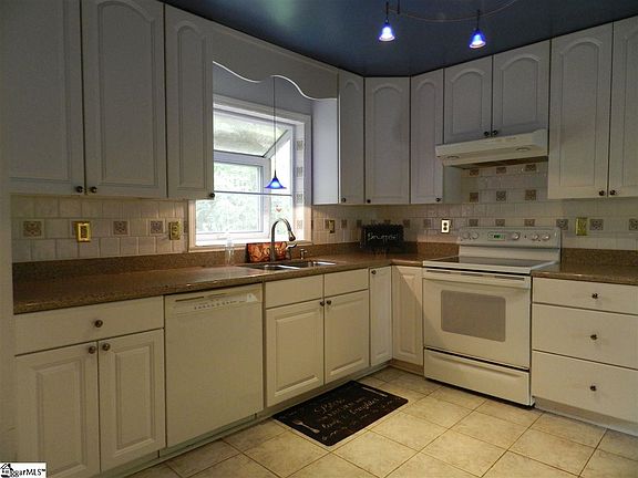 4th image of 308 N Orchard Dr