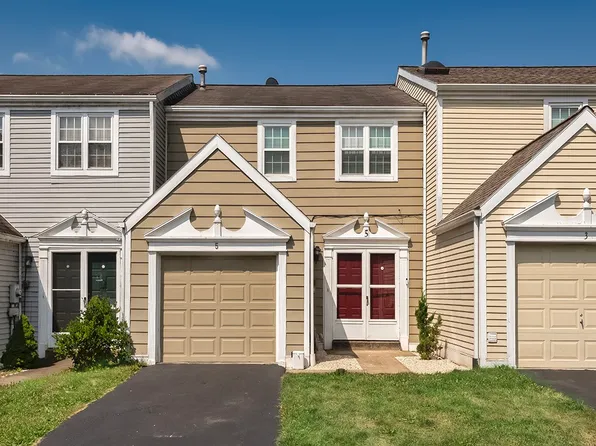 5 Gloucester Ct, Oakmont, PA 15139