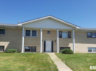 1320 E 38th St #6, Davenport, IA 52807