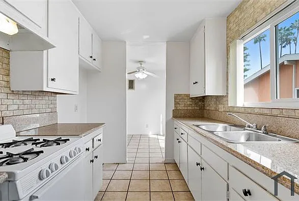 10027 Sepulveda Blvd #D — Photo 15