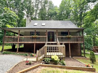 707 Jefferson Woods Dr, Forest, VA 24551