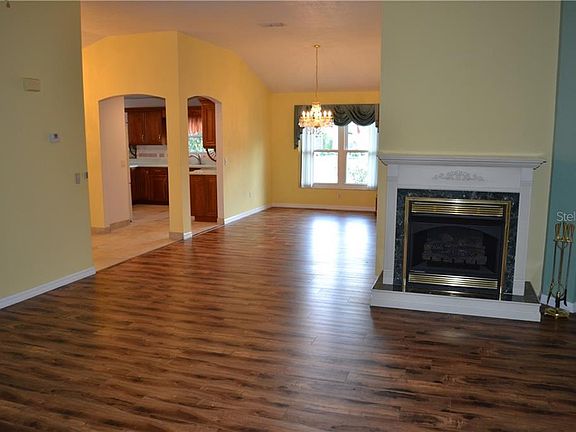3rd image of 966 Luna Ln