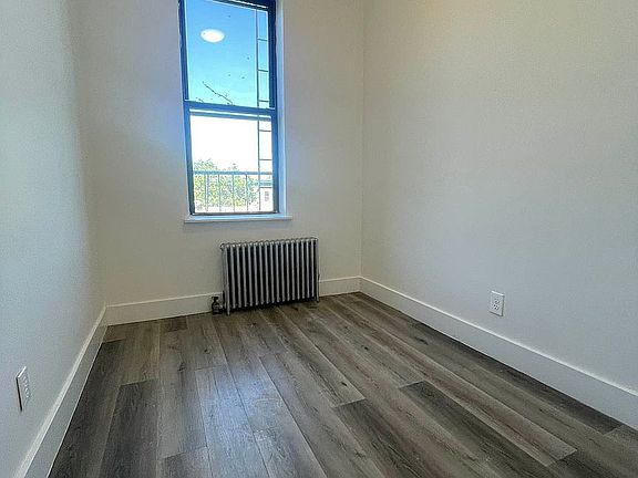 2nd image of 211 Marion St #3R