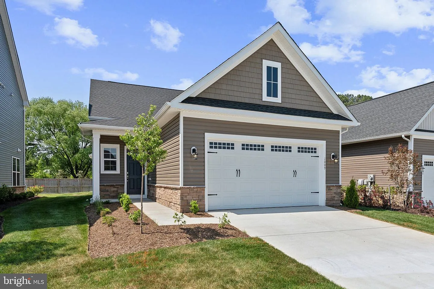 1009 Champlain Ct photo 1