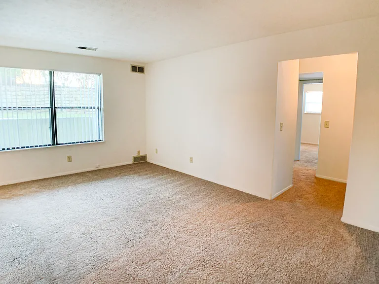 Four Worlds Apartments — Photo 28