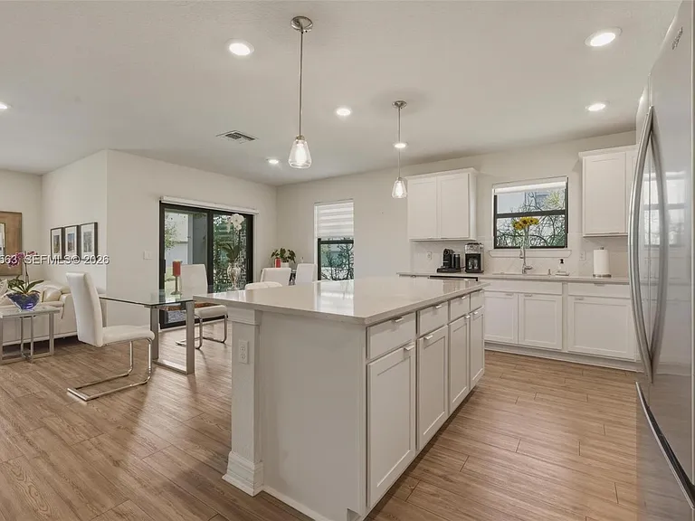 3141 Poinciana St — Photo 10