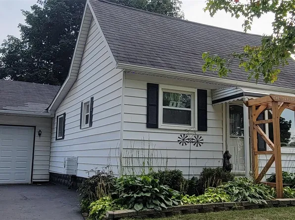 5562 Liberty St, Dryden, MI 48428