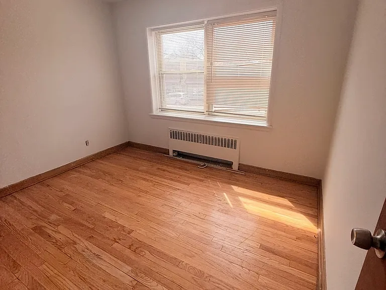 4002 N Farwell Ave #8 — Photo 8