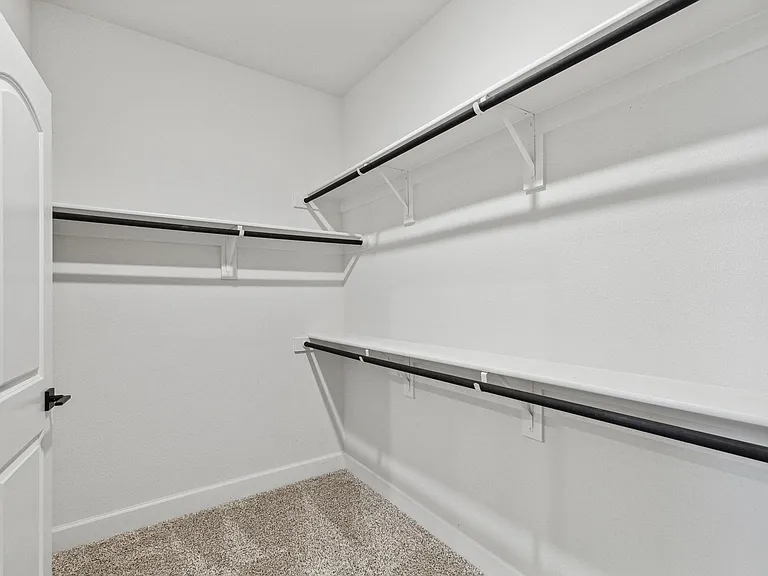 929 Emerson Dr — Photo 16