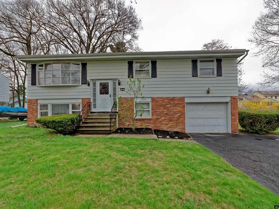 1st image of 23 Ravenwood Dr