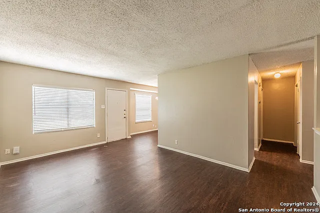 5915 Cliff Rdg — Photo 11