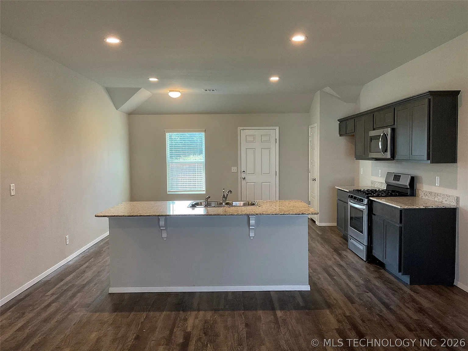 4 bed, 2.0 bath, 1700 sqft, $1,895 — Photo 4