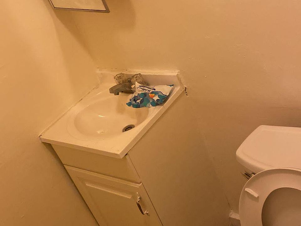 2nd image of 128 Madison St #1E