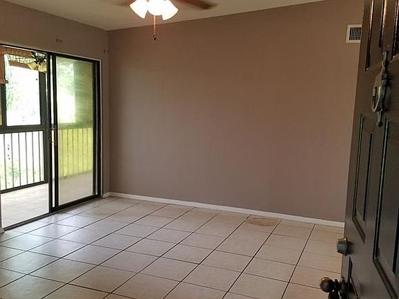 2nd image of 2572 Oak Park Way #202