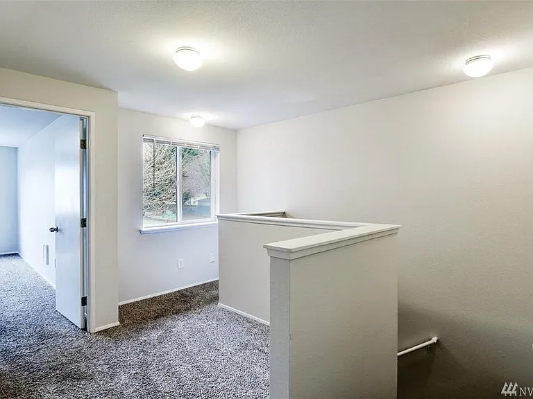 320 35th St SE — Photo 10