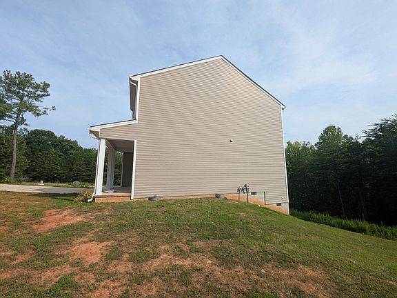 3rd image of 111 Carrisa Ln