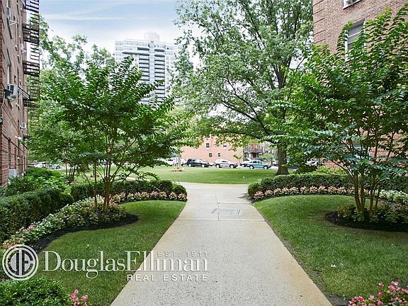 4th image of 7281 113th St APT 5W