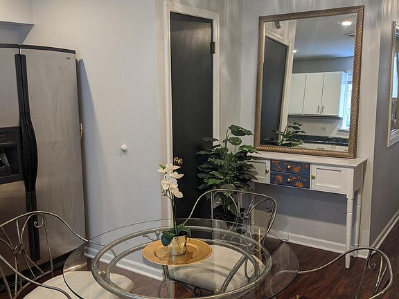 3rd image of 3539 N Milwaukee Ave APT 1