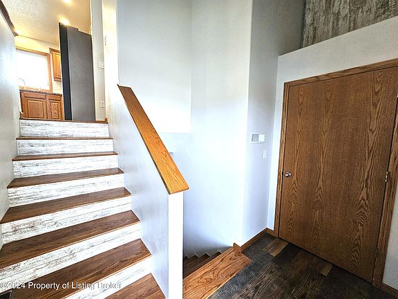 4th image of 873 Shinagle Dr