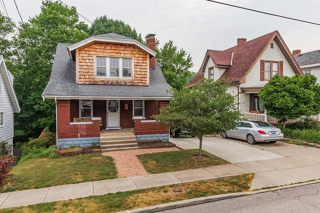 336 Linden Ave photo 1