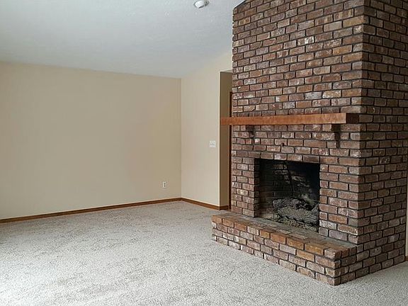 3rd image of 170 Cloverwood Cir