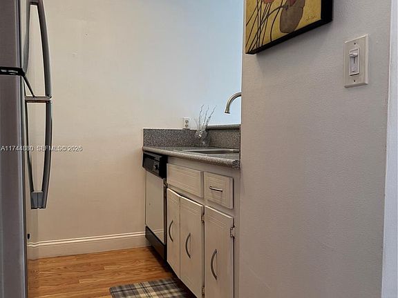 2nd image of 1225 NE 124th St APT 33A