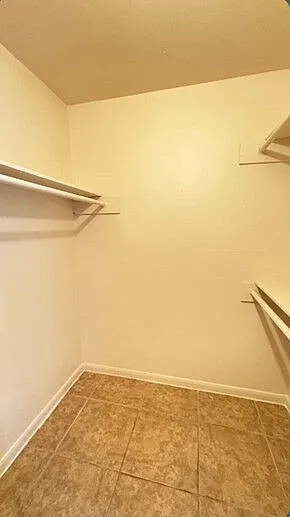 Inglewood Village Apartments — Photo 32
