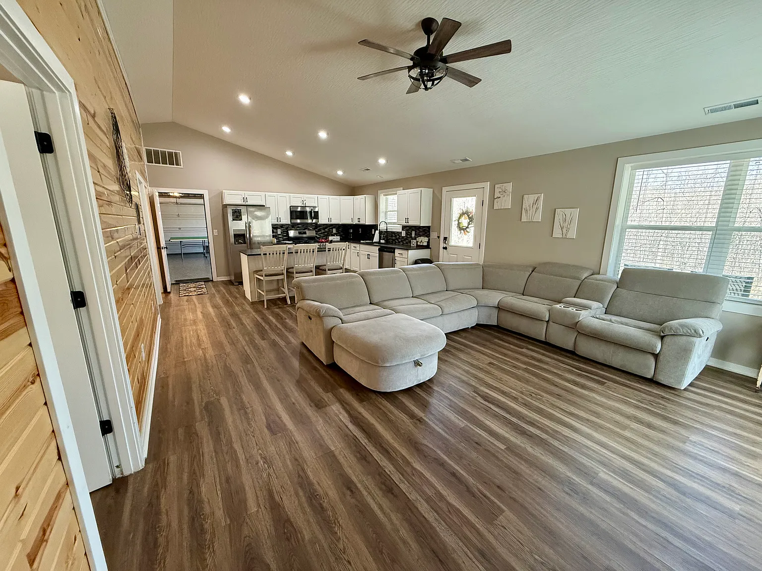 2 bed, 1100 sqft, $2,100 — Photo 3