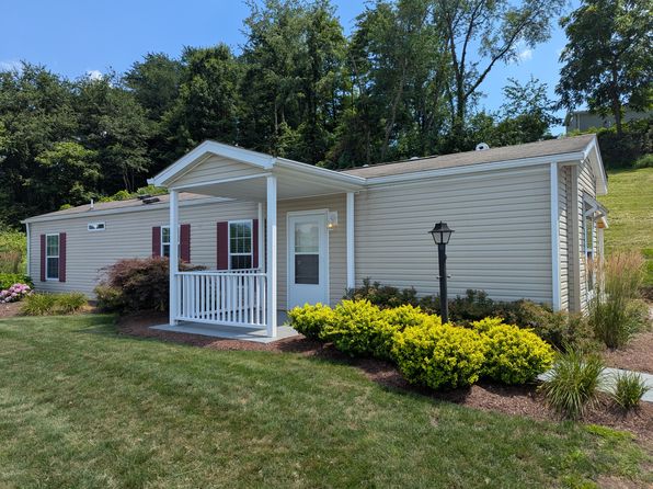 215 Cloverleaf Dr