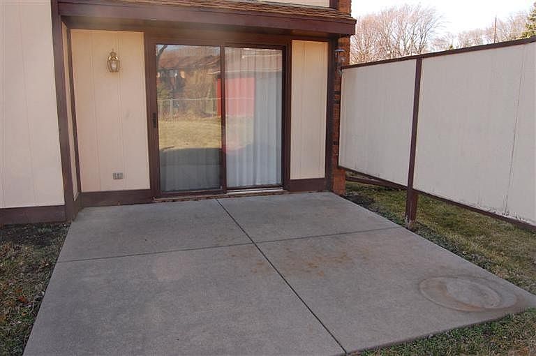 1st image of 304 N 75th Ct