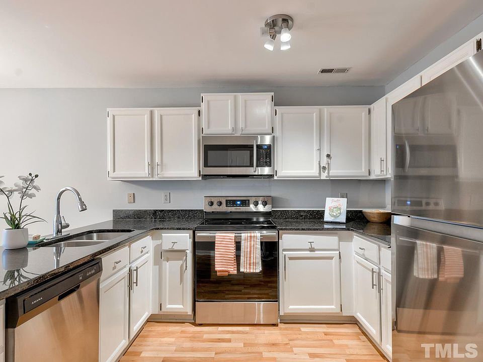 1st image of 2633 Camellia Dr