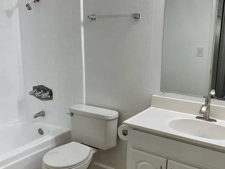 2064 E Evergreen St #2064 — Photo 11