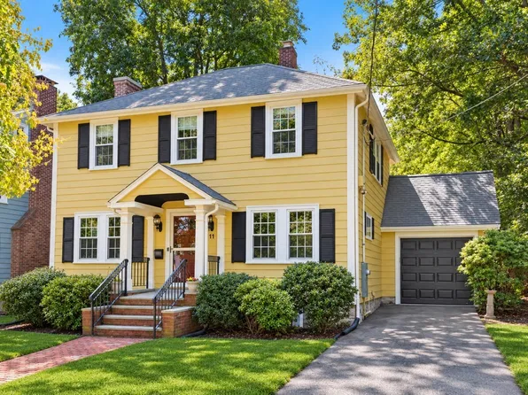 11 Ravenna Rd, West Roxbury, MA 02132