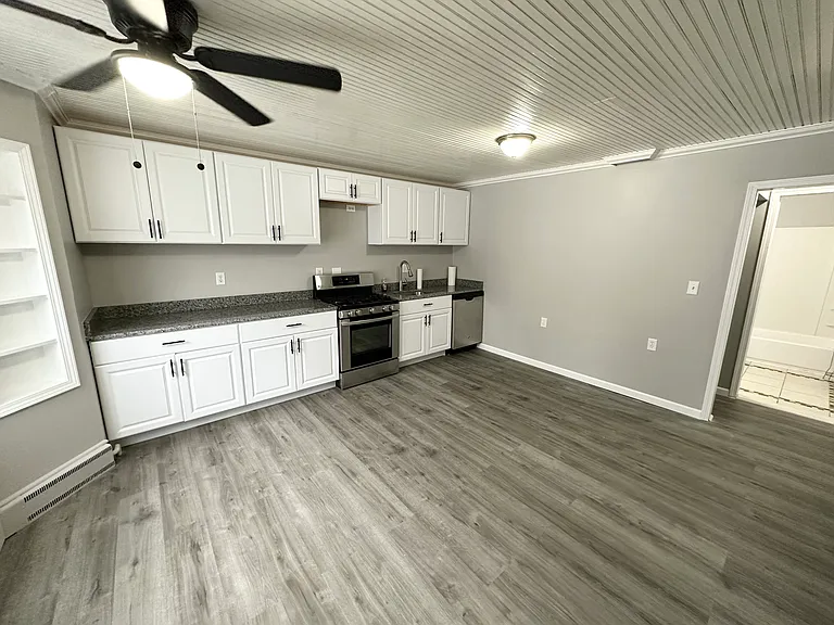 22800 Cottage Dr — Photo 9
