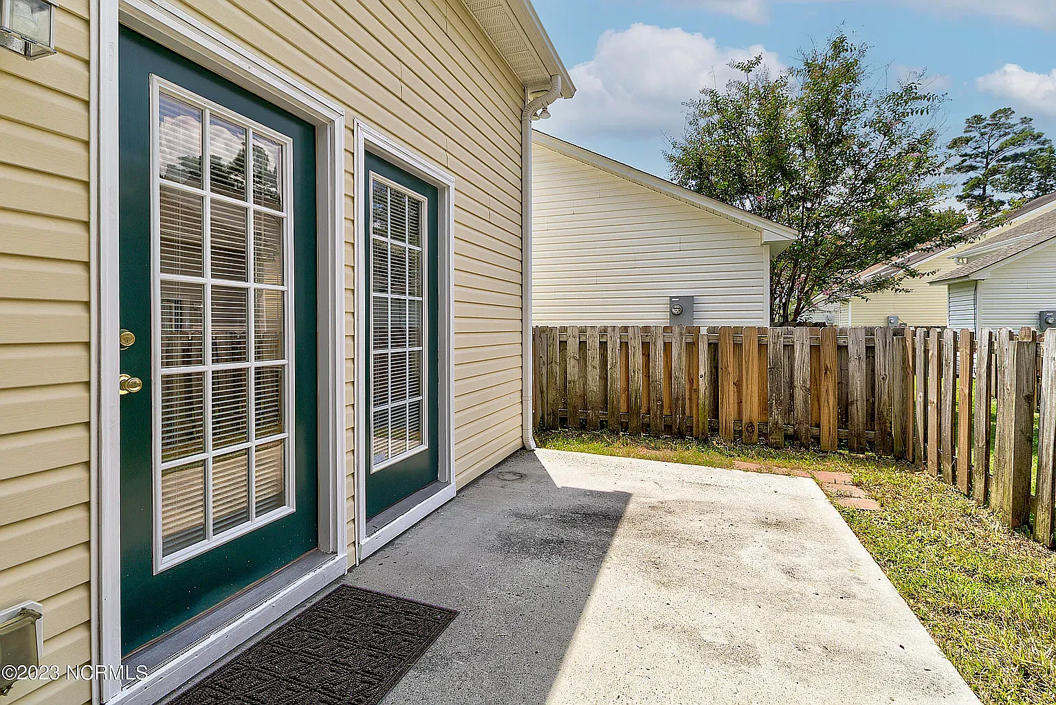 3 bed, 2.0 bath, 1367 sqft, $1,850 — Photo 4