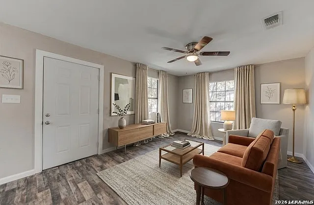 4 bed, 2.0 bath, 1276 sqft, $1,750 — Photo 4