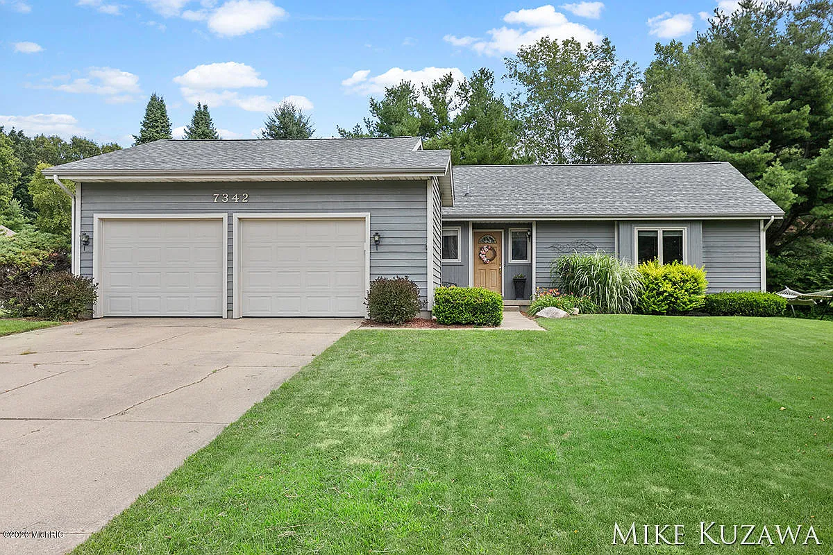 7342 Arbol Dr NE photo 1