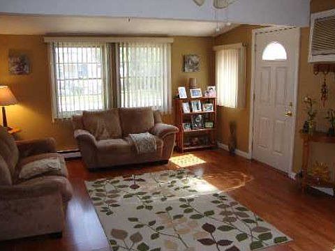 3rd image of 44 Olive St