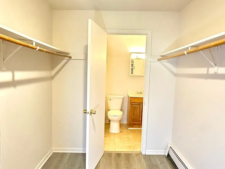 1175 Valley Ln #202 — Photo 8