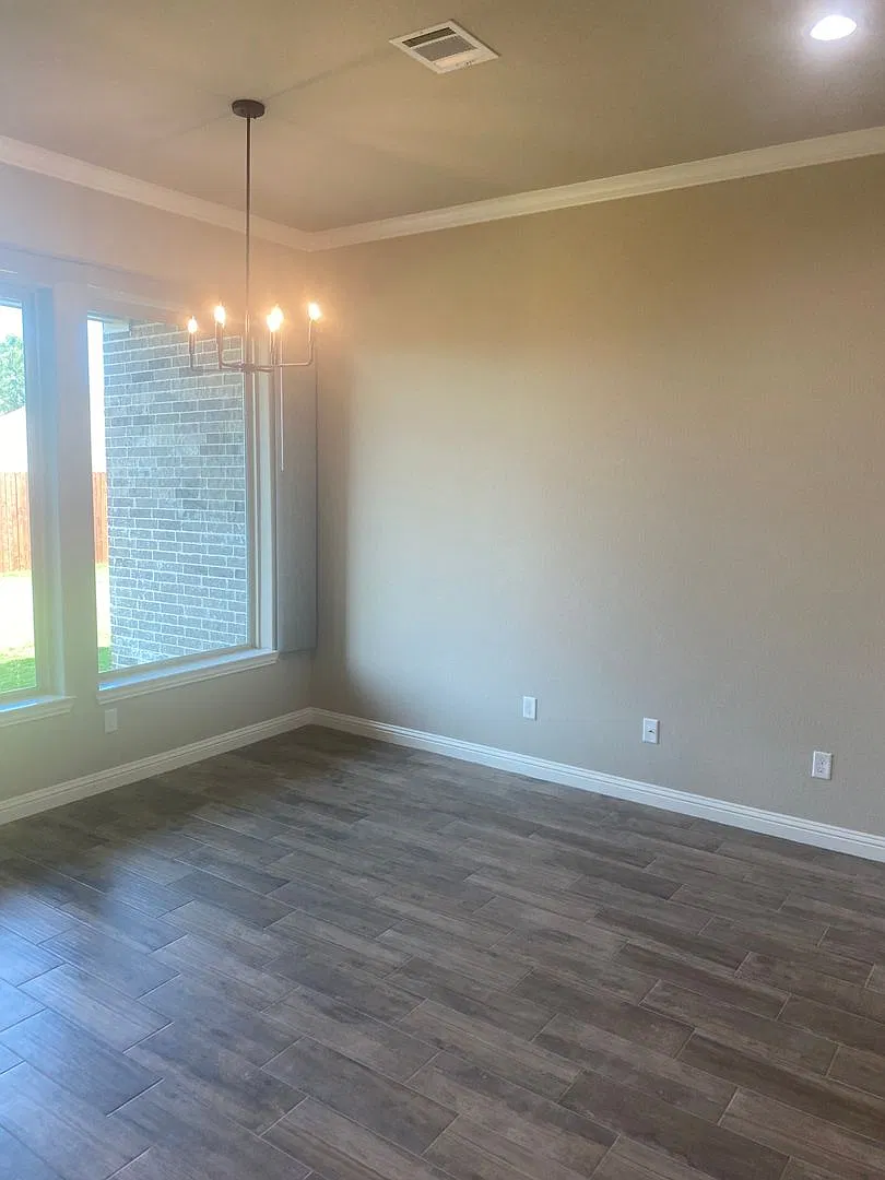 Gorgeous Home in Meander Estates — Photo 4