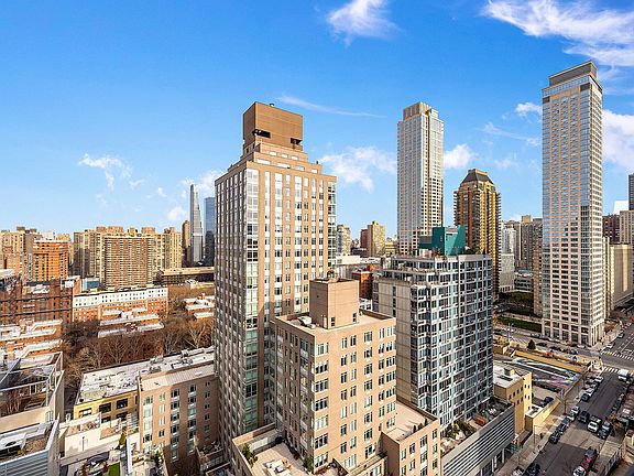 3rd image of 555 W 59th St APT 24A