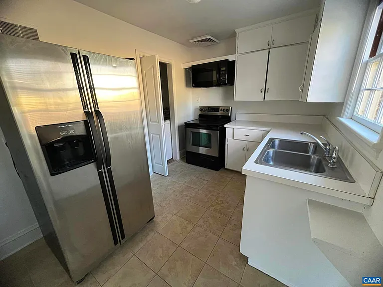 1545 Rugby Ave — Photo 9