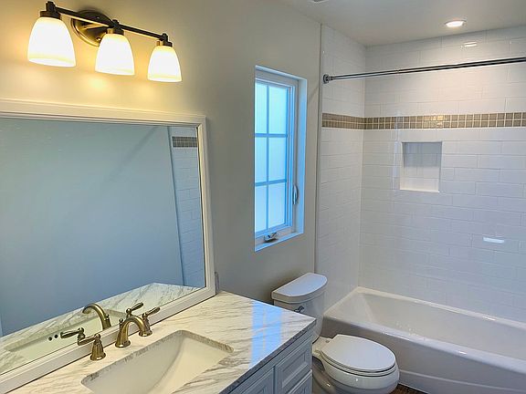 3rd image of 2713 1/2 Mayfield Ave