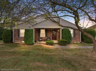 15823 Charleston Dr, Clinton Township, MI