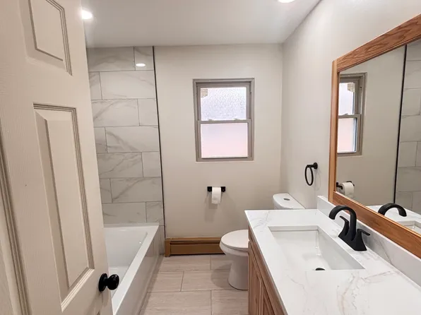 3 Ea St, Hazel Crest, IL 60429