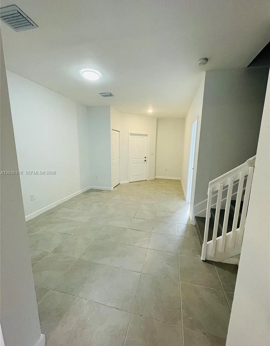 4 bed, 2.5 bath, 1612 sqft, $3,300 — Photo 3