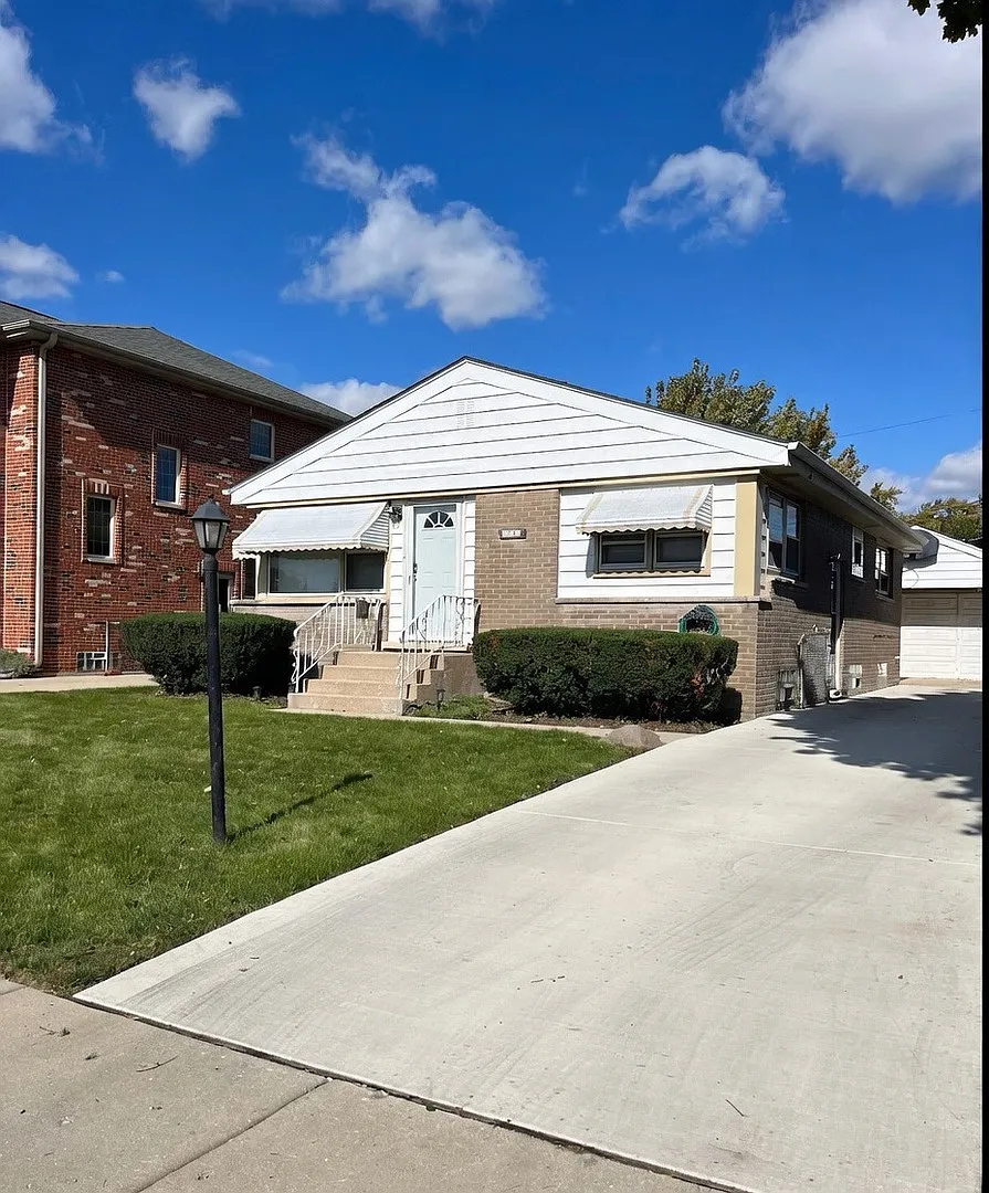 7736 W Winona St photo 1